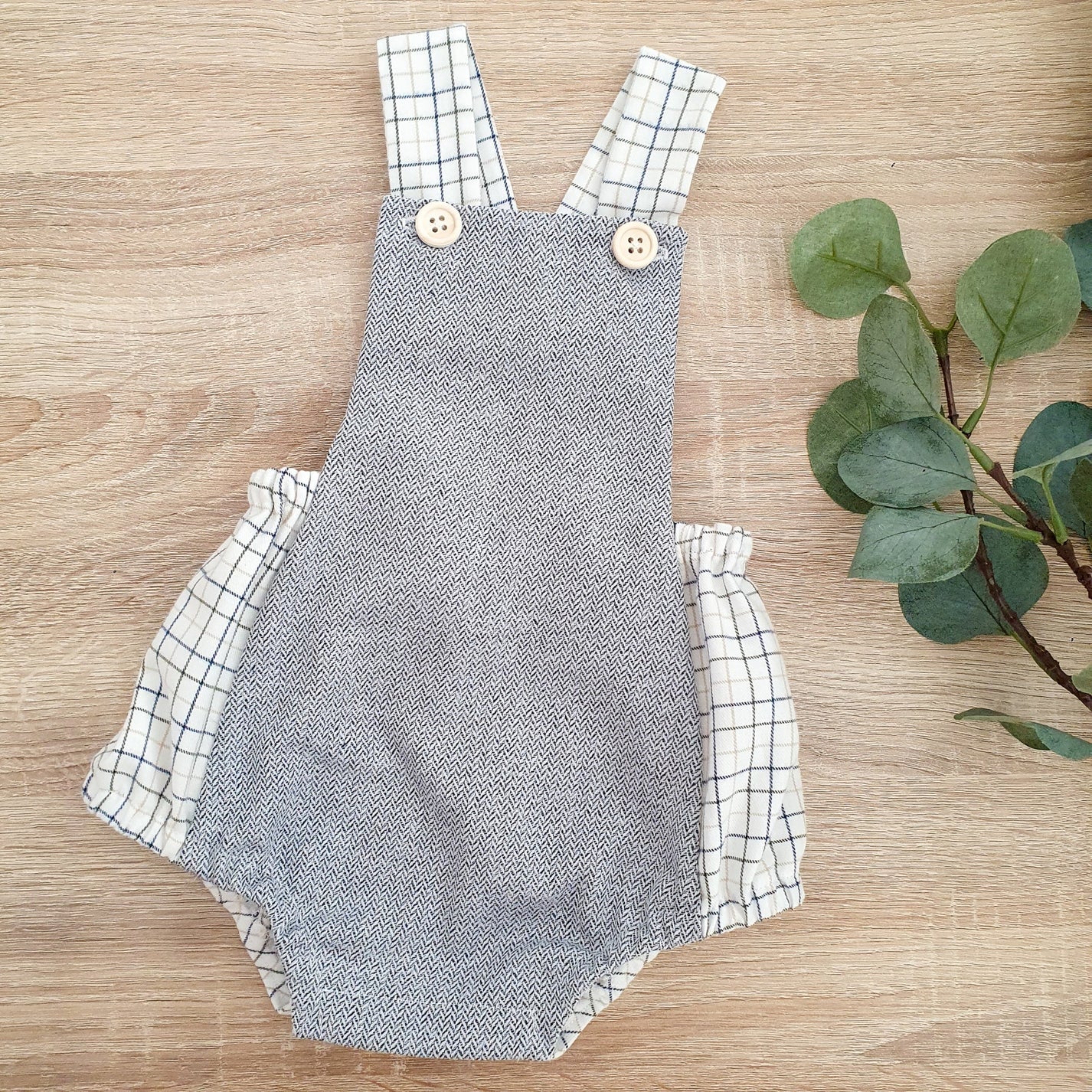 Süße Babykleidung